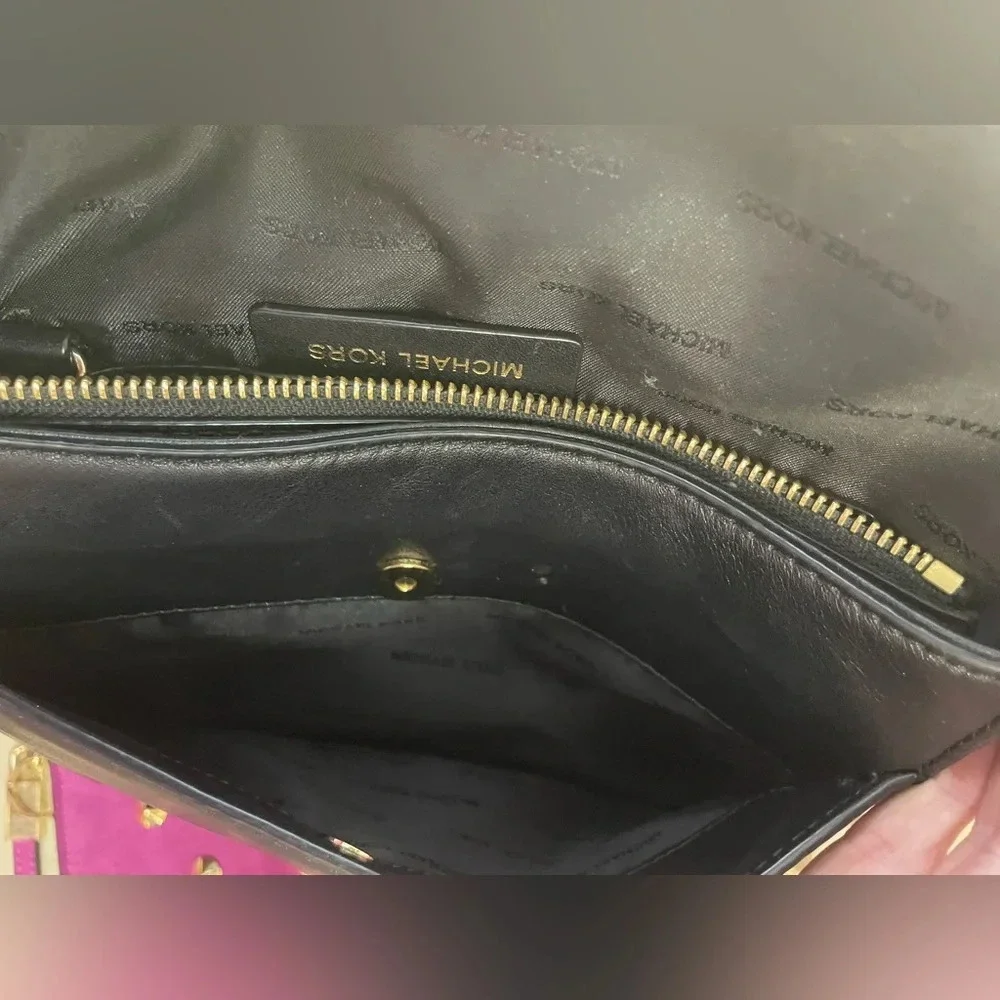 Michael Kors Gloria Black Pocket Swing‎ Pack Leather Crossbody